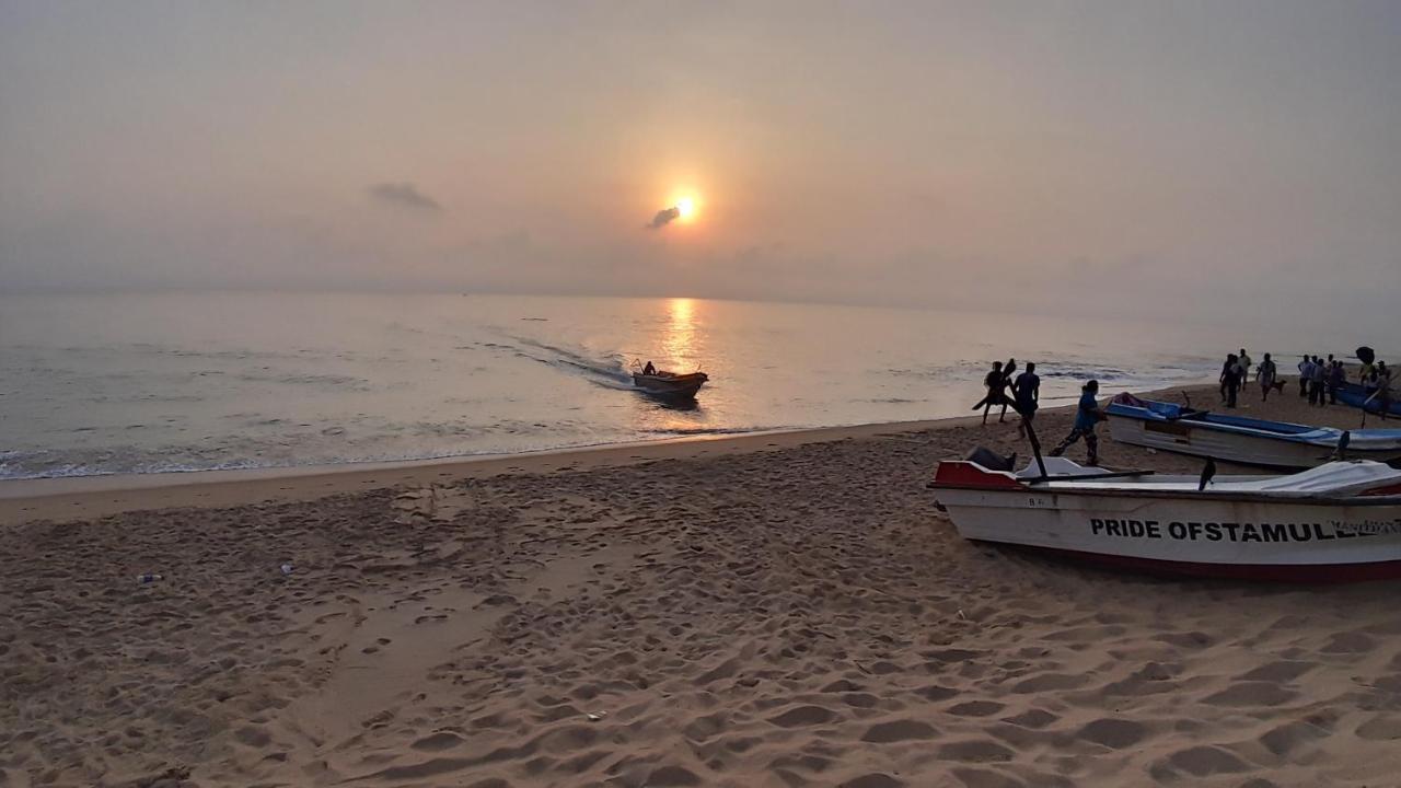 Kunam Beach Rest Inn Батикалоа Екстериор снимка