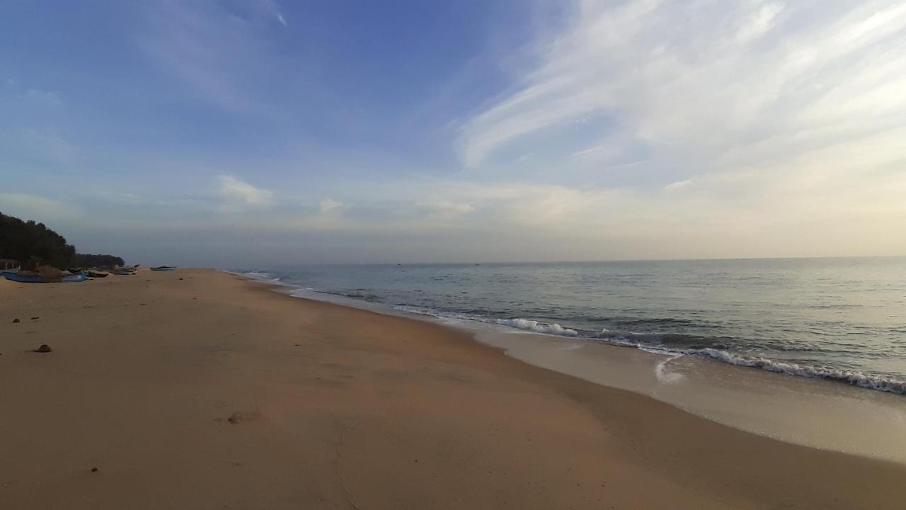 Kunam Beach Rest Inn Батикалоа Екстериор снимка