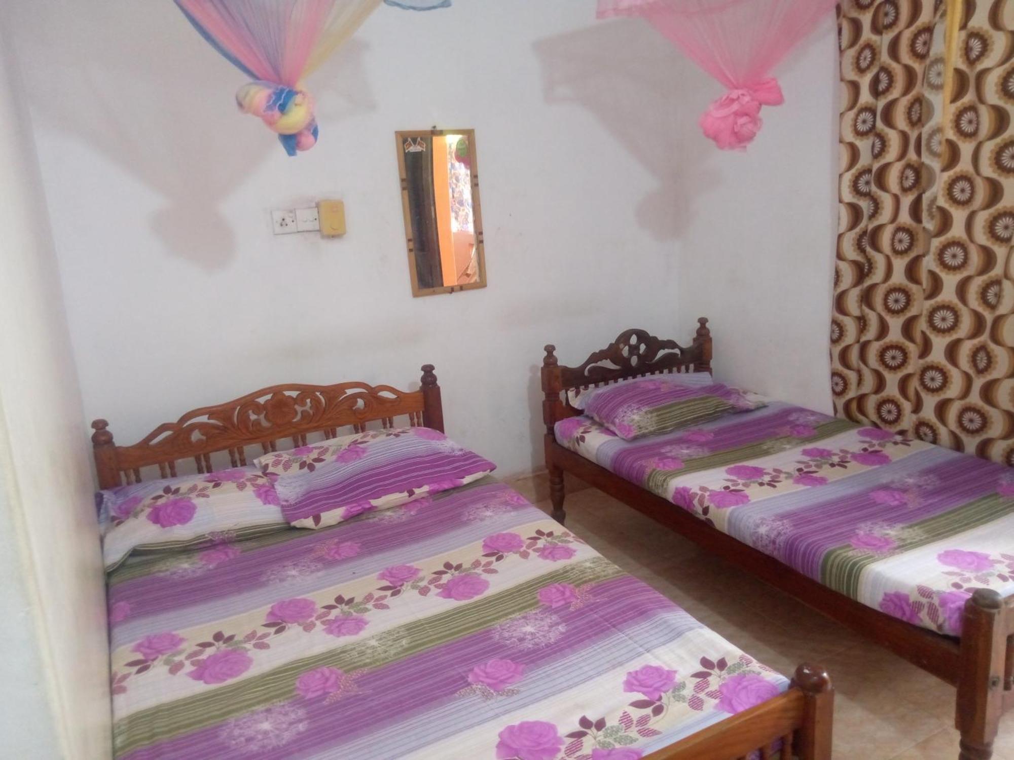 Kunam Beach Rest Inn Батикалоа Екстериор снимка