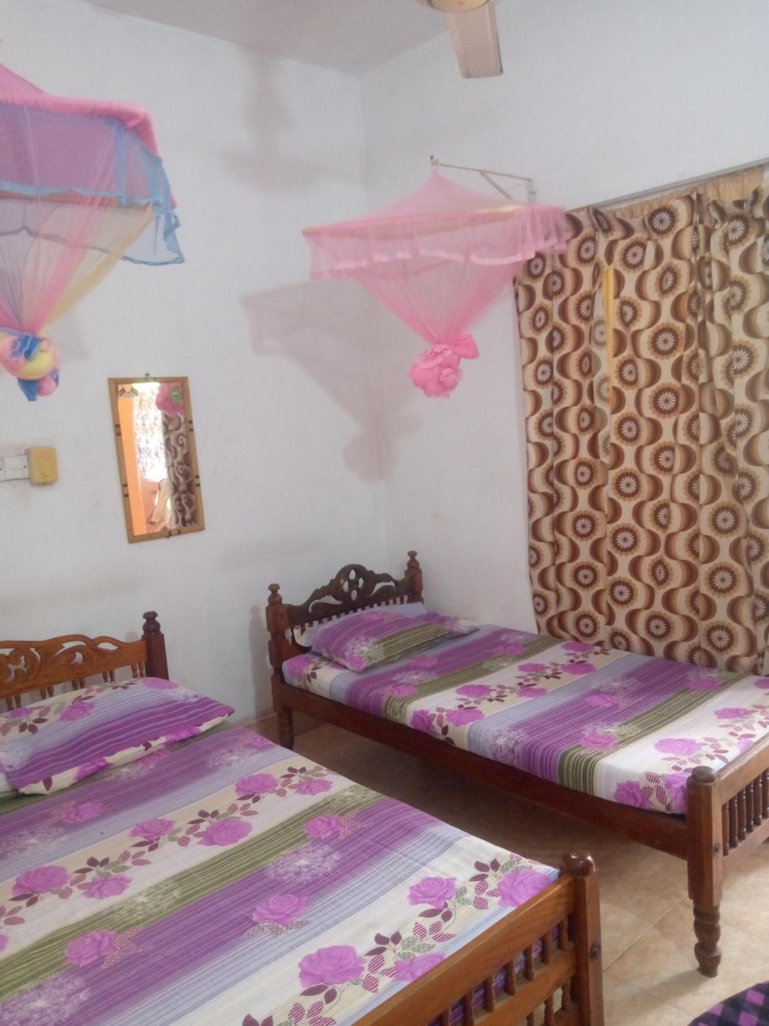Kunam Beach Rest Inn Батикалоа Екстериор снимка