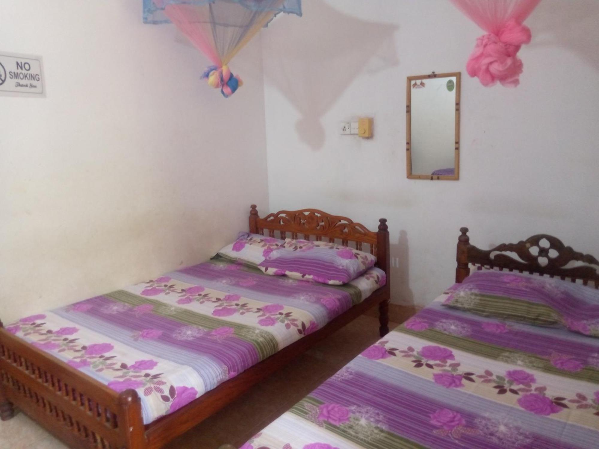 Kunam Beach Rest Inn Батикалоа Екстериор снимка