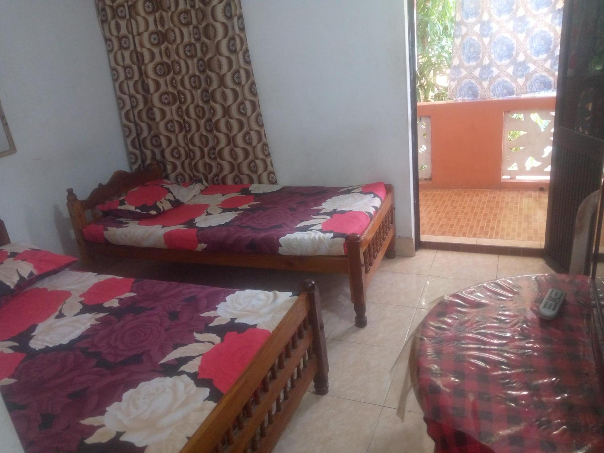 Kunam Beach Rest Inn Батикалоа Екстериор снимка