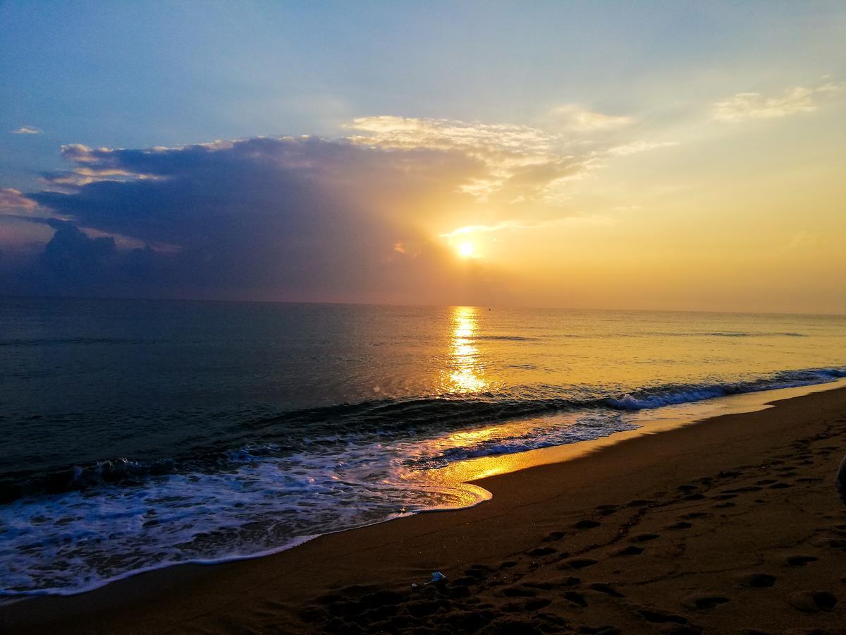 Kunam Beach Rest Inn Батикалоа Екстериор снимка