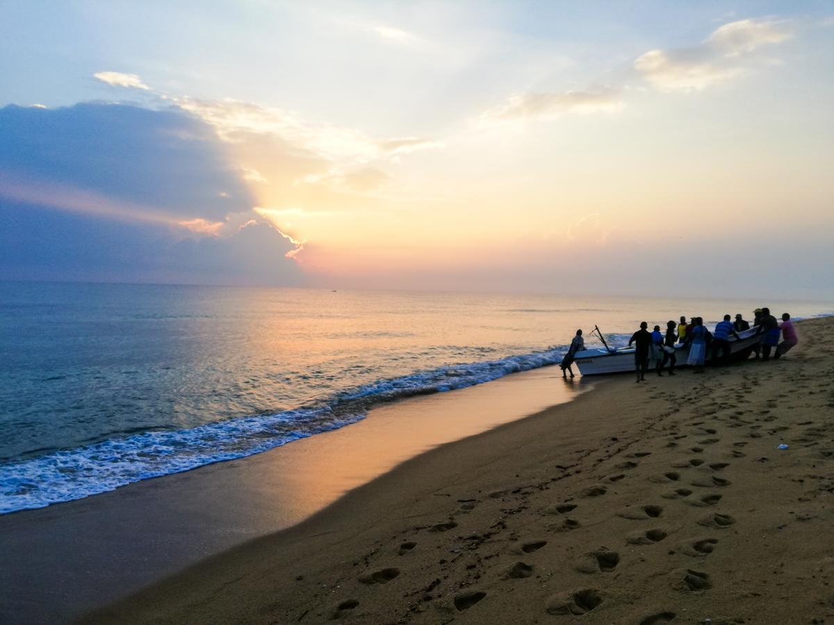 Kunam Beach Rest Inn Батикалоа Екстериор снимка