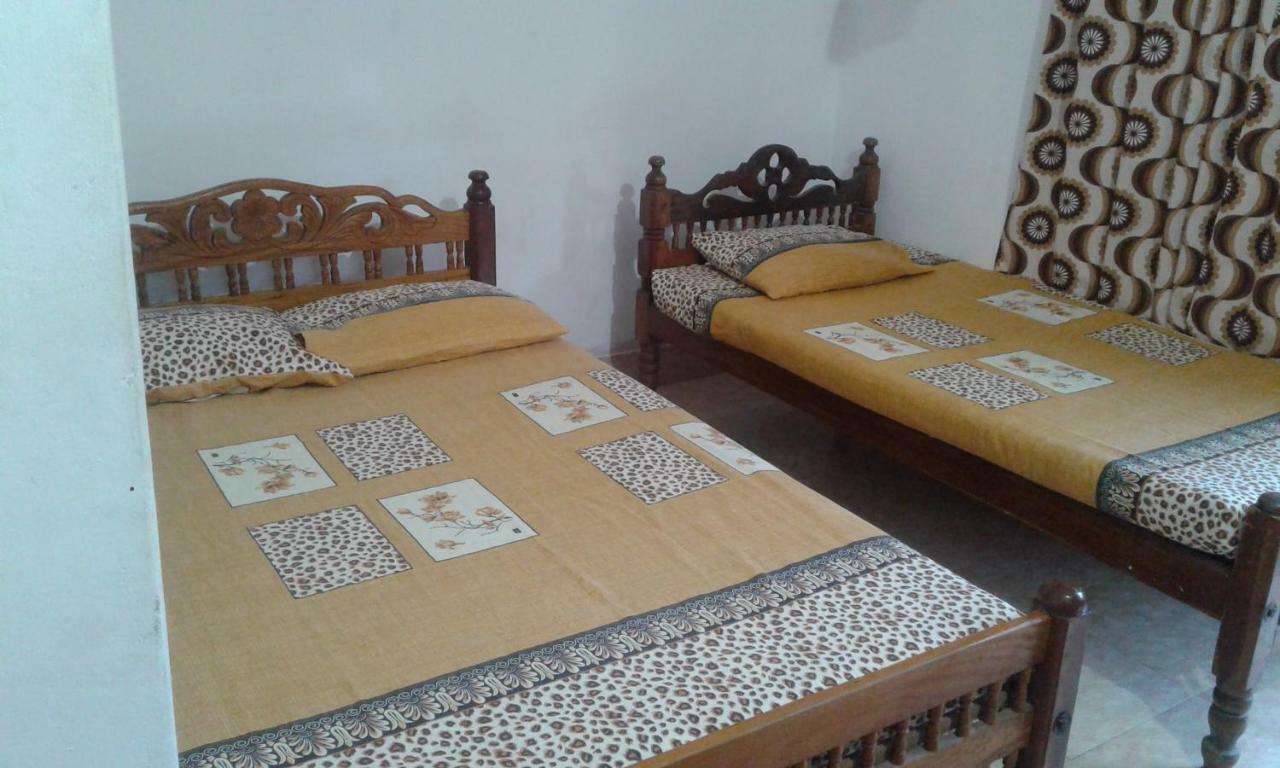 Kunam Beach Rest Inn Батикалоа Екстериор снимка