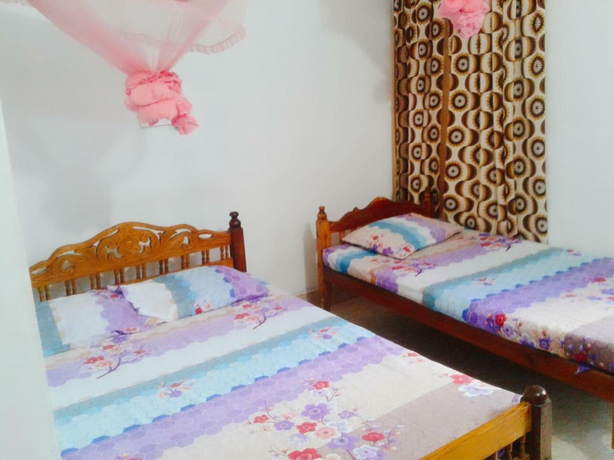 Kunam Beach Rest Inn Батикалоа Екстериор снимка